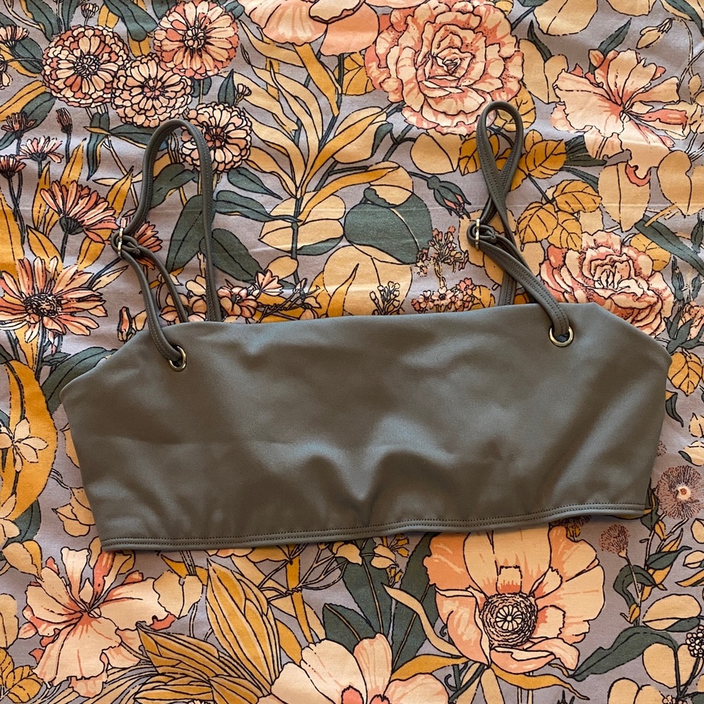 Alo skinny strap square neckline bra